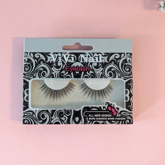FREE with $20 Purchase | BRAND New | 2 pairs of False  Eyelashes - Picture 3 of 4